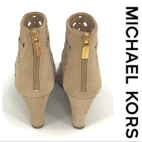 💕SALE💕Michael Kors Bisque Cage Ankle Boots - Picture 7 of 8